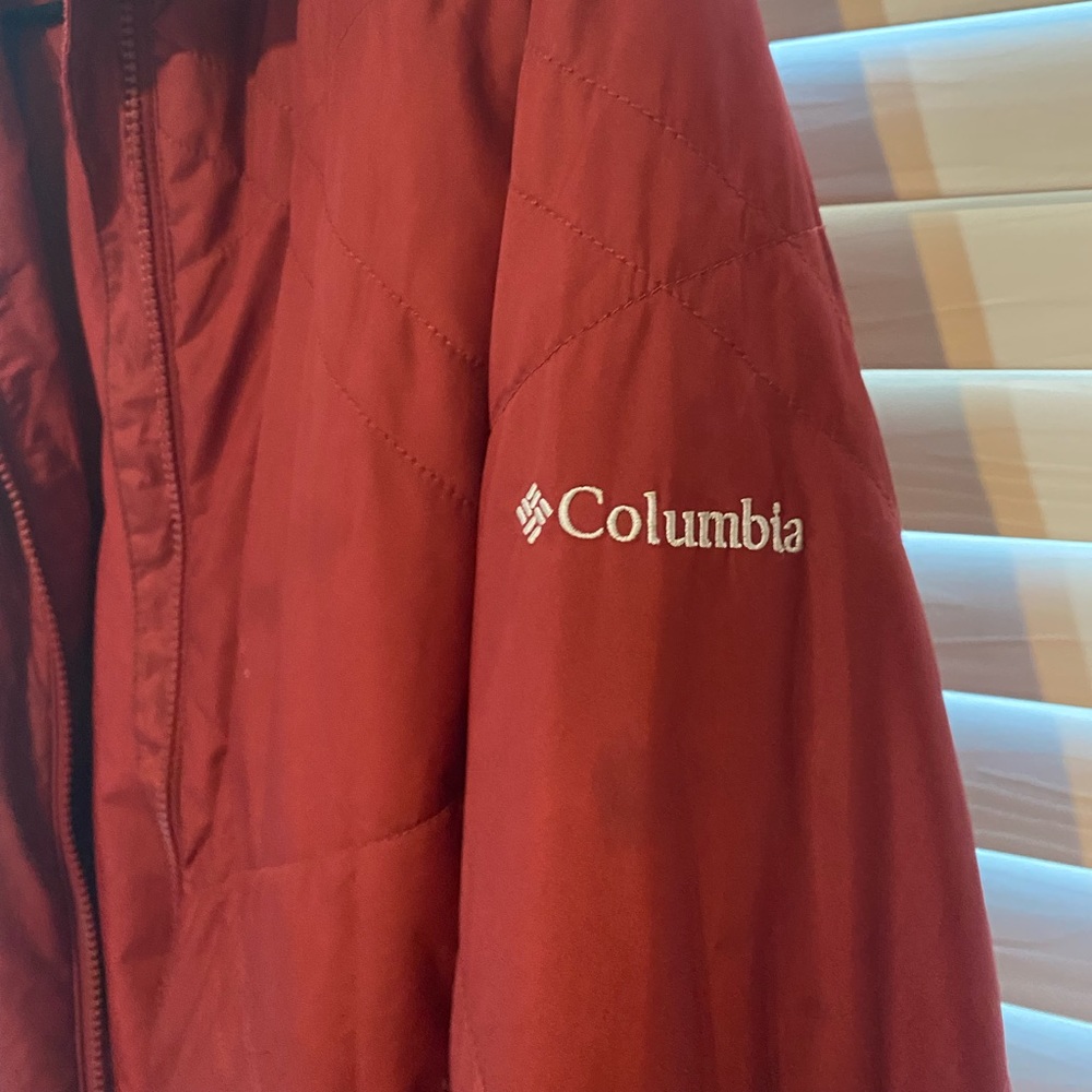 Columbia winter puffer jacket dark red